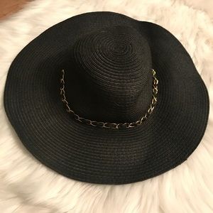 Floppy beach hat